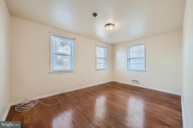 Primary Photo - 3800 Cedarhurst Rd