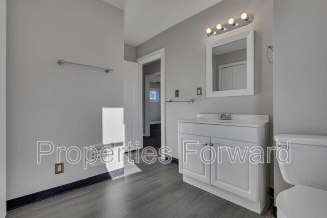 Building Photo - 1185 E 22nd Ave