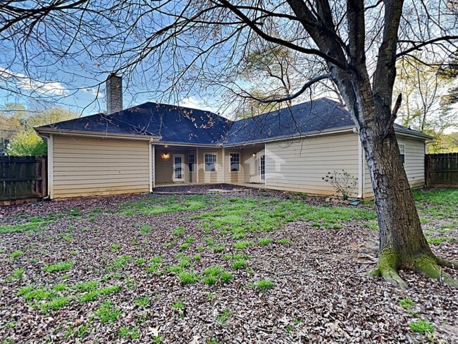 Building Photo - 2860 Cove Crossing Dr