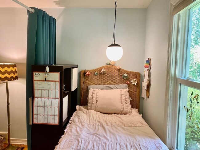 Building Photo - North AVL - Spacious Home with Large Yard and Outdoor Fireplace!