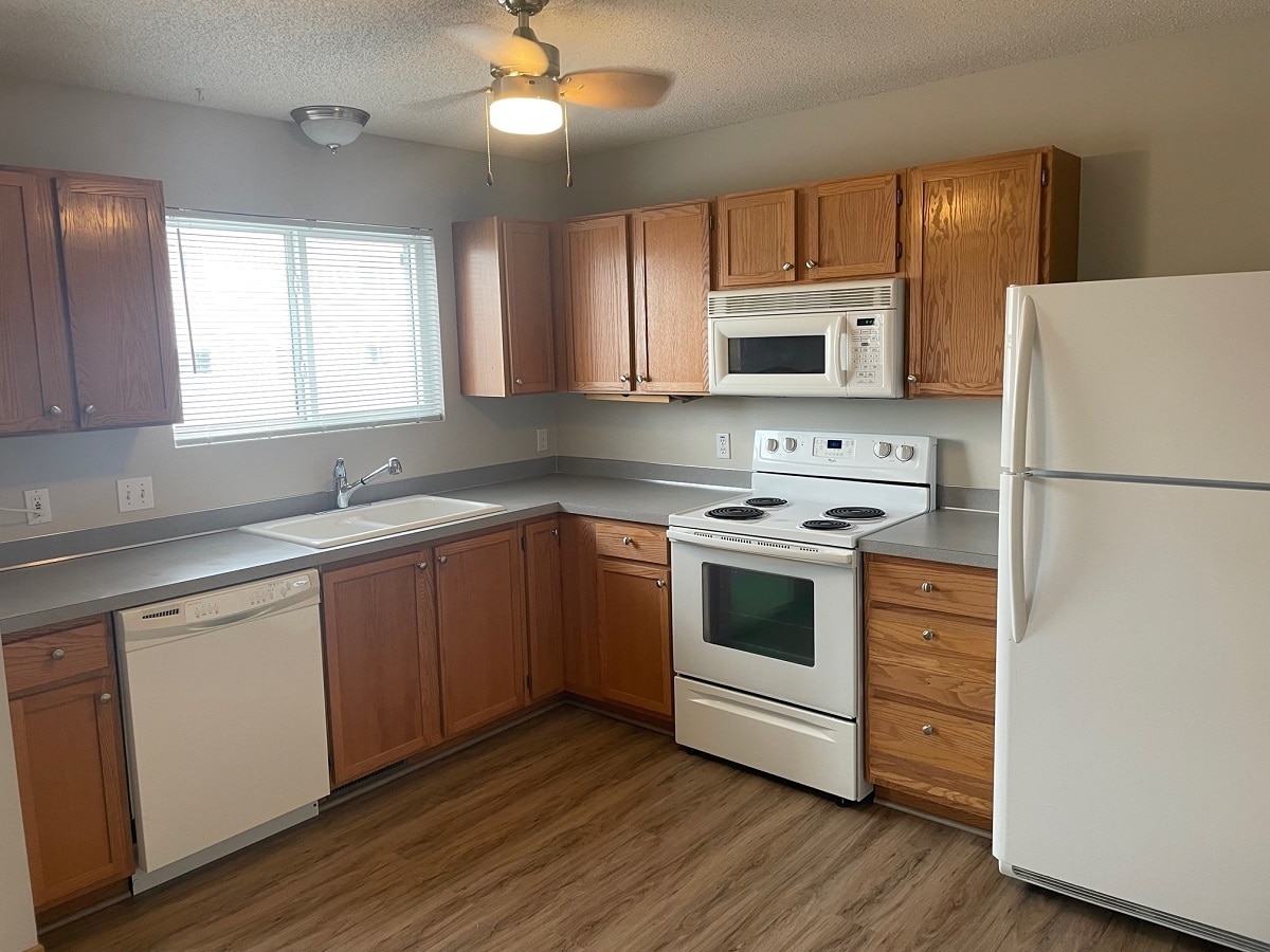 Building Photo - 9073 Scarlet Globe Dr