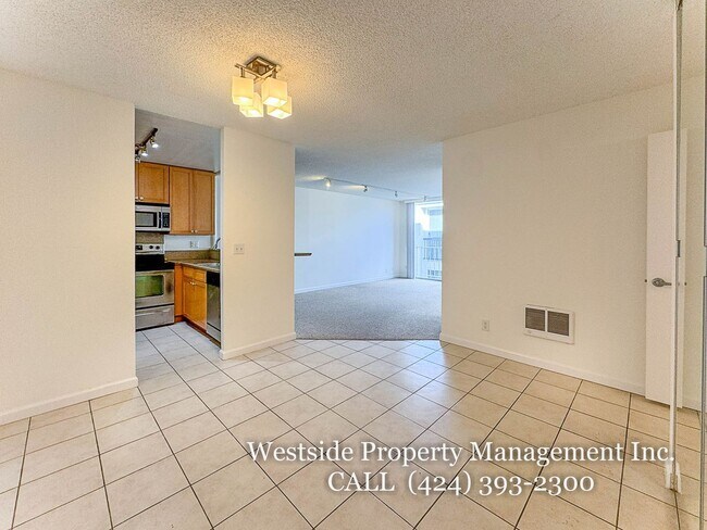 Building Photo - 11645 Montana Ave