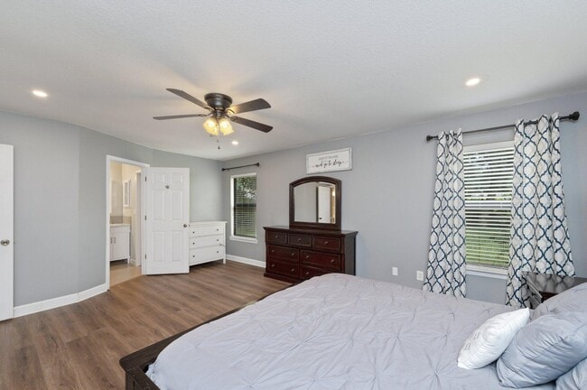 Building Photo - 615 St Martin Cove