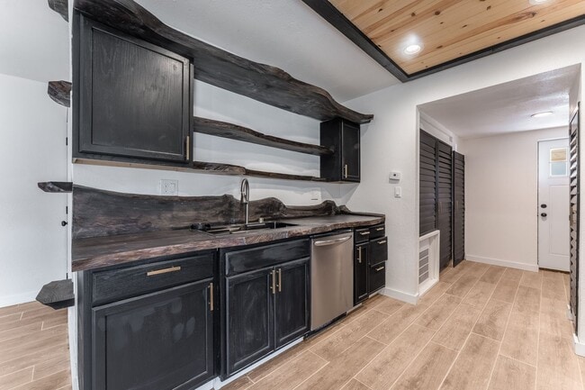 Building Photo - Newly Updated- Ready for you!