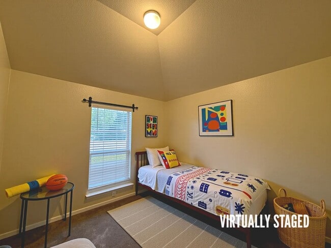 Building Photo - 7819 Woodbury Dr