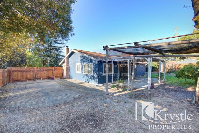 Building Photo - 2 Bridge Ct