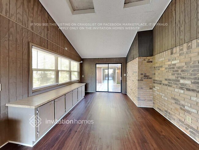 Building Photo - 4515 Lincoln Way SW