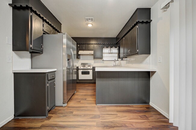 Building Photo - 1333 E Brooks St