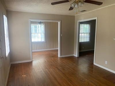 Building Photo - 210 Pinehill Dr