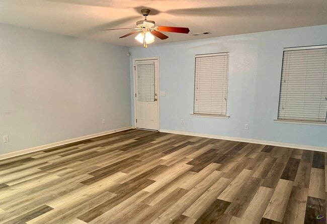 Building Photo - 423 Haddenham Ct