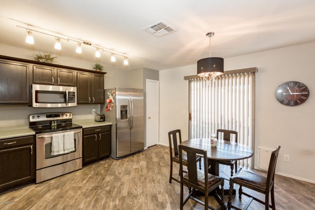 Building Photo - 3016 W White Feather Ln