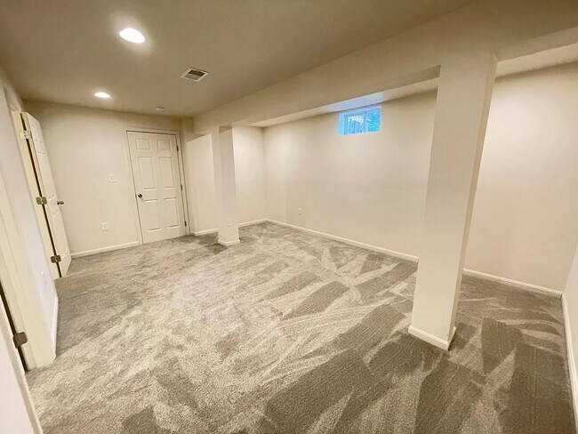 Building Photo - 12076 Prickly Ash Way