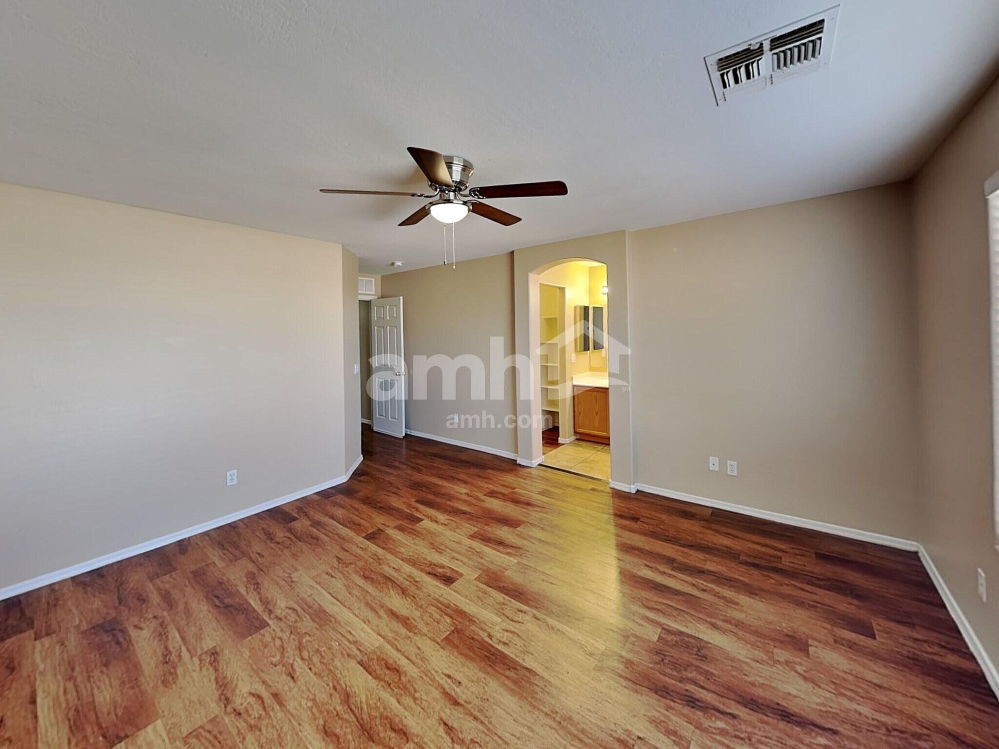 Building Photo - 7024 W Rose Ln