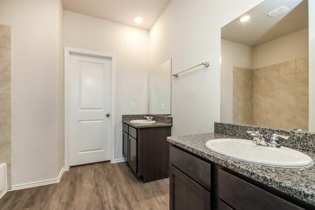Building Photo - 15226 Estrella Rd W