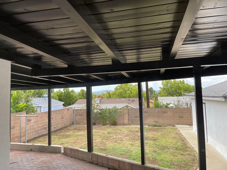 Building Photo - 2207 Jolley Dr