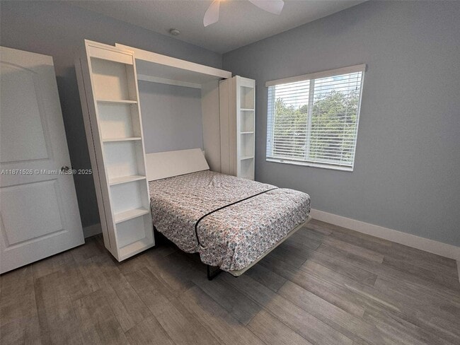 Building Photo - 1315 Royal Palm Dr