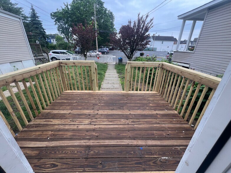 Deck & front yard - 50 Herbert St