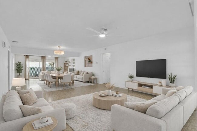 Building Photo - 702 Sunset Dr