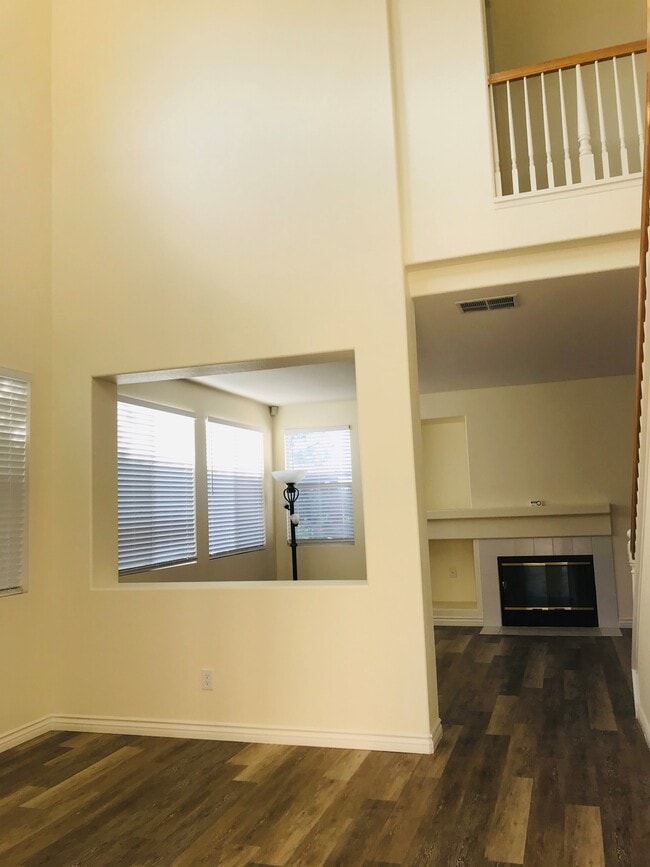 Building Photo - 32986 Terrace Dr