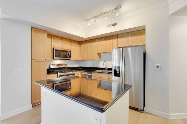 Building Photo - Professionally Managed and Updated// 2 Bedroom 2 bathroom Condo// Logan Circle! // Garage Parking...