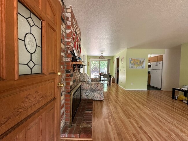 Building Photo - single level 3 bedroom house, Timberhill n...