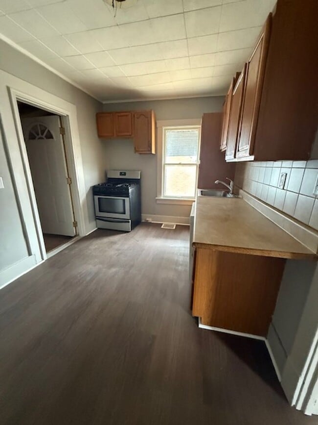 Building Photo - House for Rent - 1 bedroom / 1 bathroom