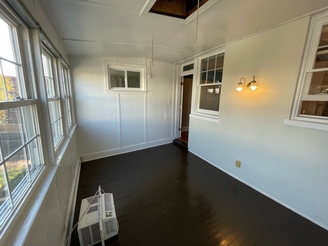 Building Photo - 2743 4th St NE