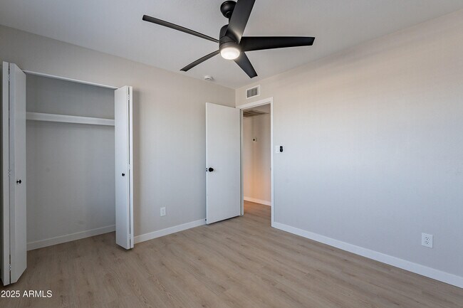 Building Photo - 2839 W Villa Maria Dr
