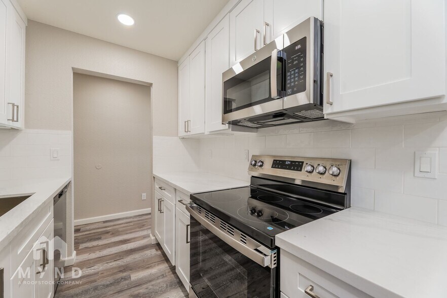 Building Photo - 905 Carro Dr