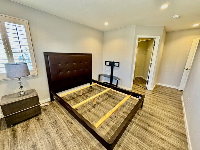 Building Photo - 12 Amberwood Cir