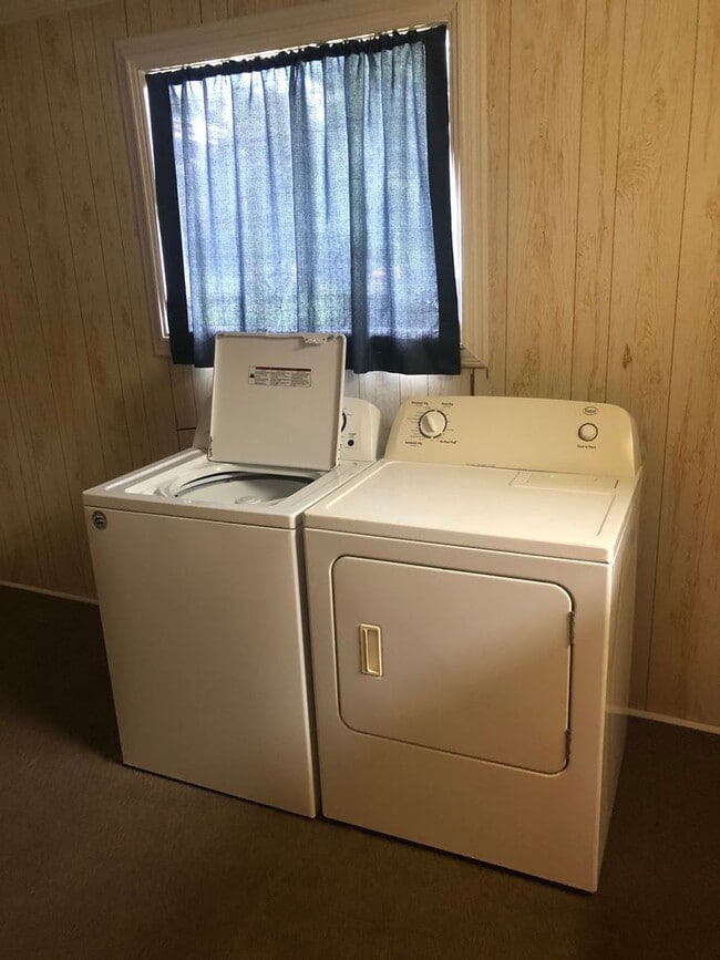 Building Photo - 3 Bedroom, 1.5 Bath Home near Furman Unive...