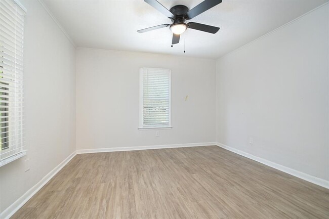 Building Photo - 309 Buhler Dr