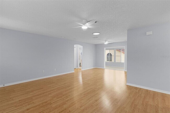 Building Photo - 807 Ramos Dr