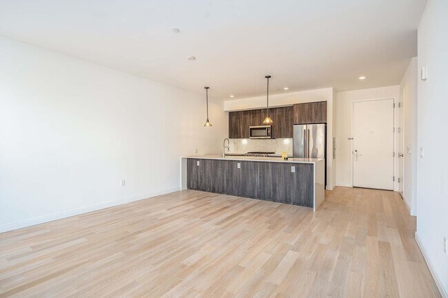 Building Photo - 255 Brunswick St