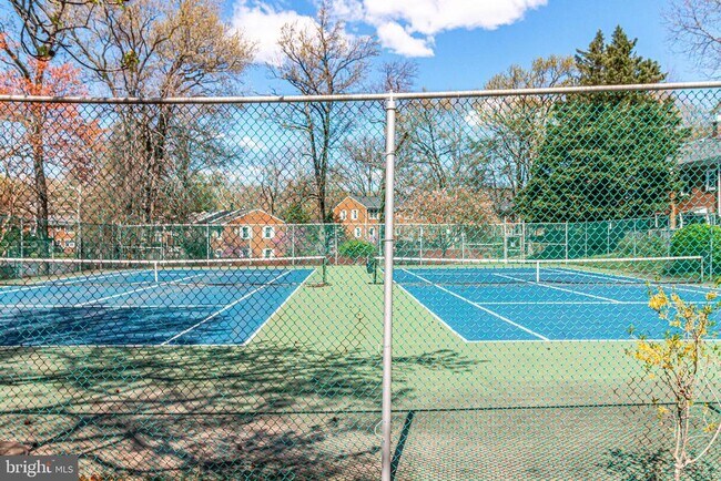 Building Photo - 2961 S Columbus St