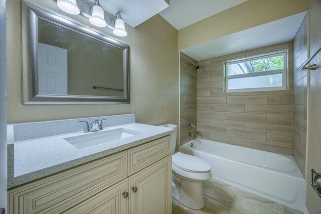 Building Photo - 1436 Tangerine Ct