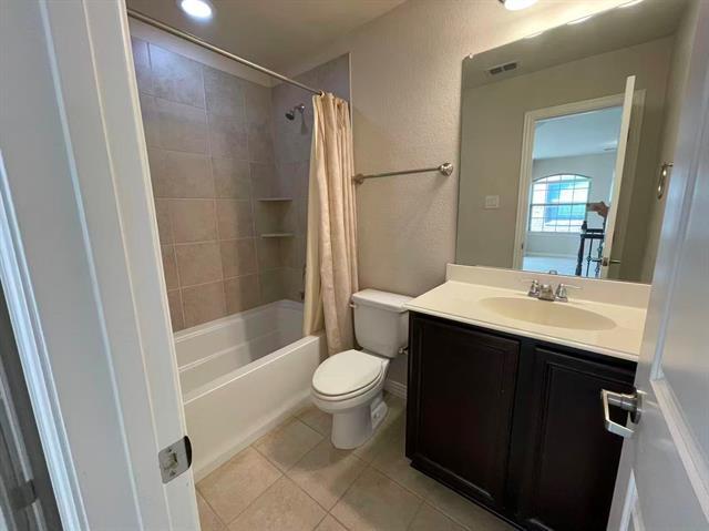 Building Photo - 324 Tallgrass Ln