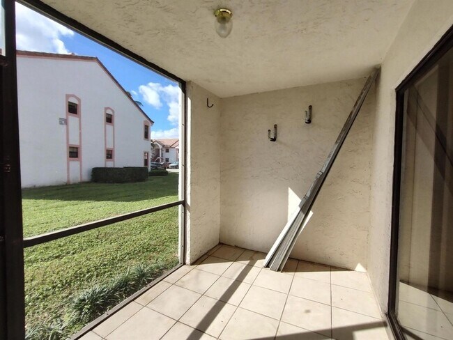 Building Photo - 3050 Norwood Pl