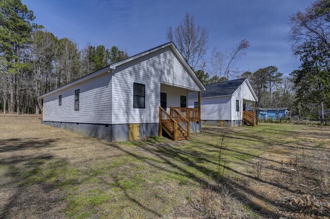 Building Photo - 32 Roberson St