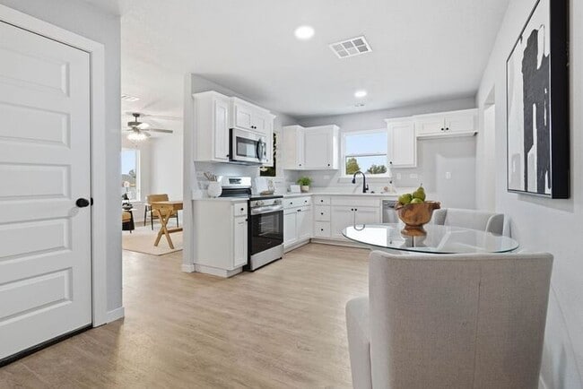 Building Photo - Move In Special! Lawn Care Included! Fully Remodeled 2/1/1