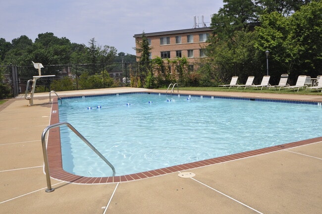 Pool - 3000 Spout Run Pkwy