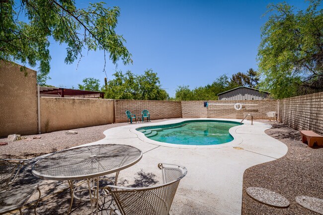 Community Pool - 5319 E Beverly Fair Dr