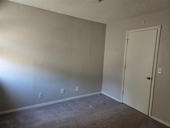 Building Photo - 317 Abilene Ave