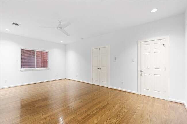 Building Photo - 6406 Rodrigo St