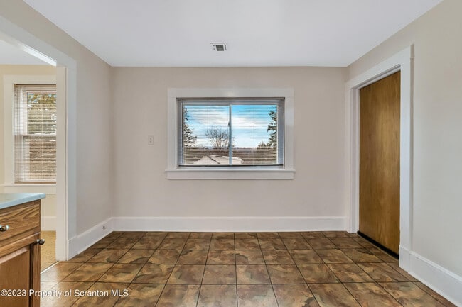 Building Photo - 517 Highland Ave