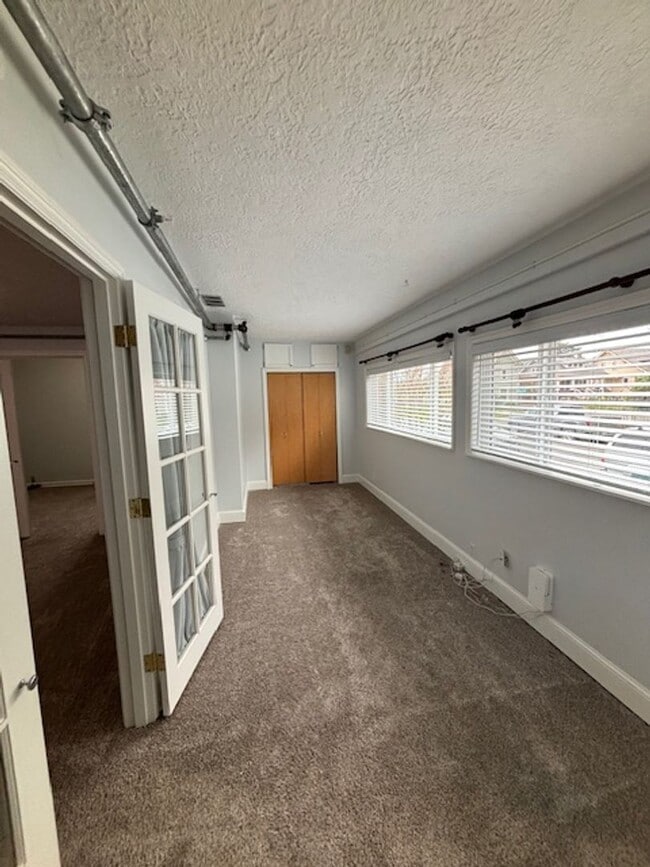 Building Photo - 2 Bedroom 1 Bath Apt in Newberg