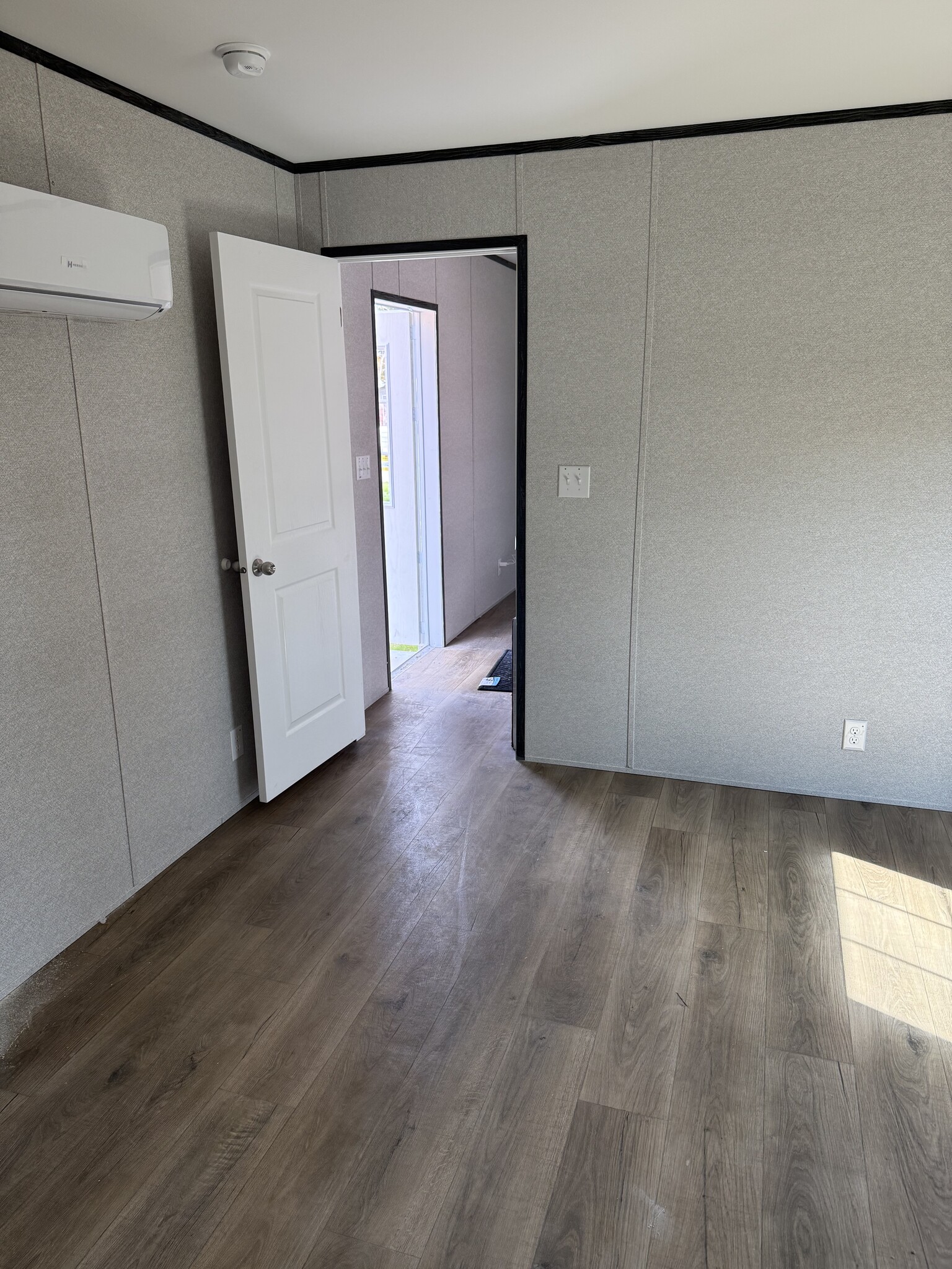 Building Photo - 6475 Colony Park Dr