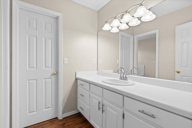 Building Photo - 2609 Longleaf Dr