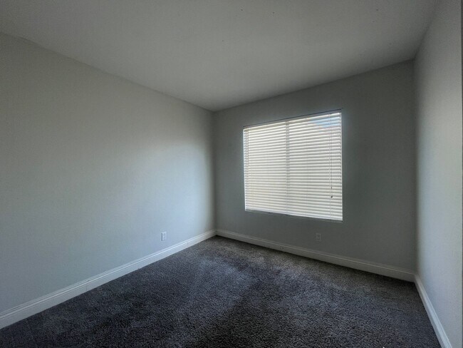 Building Photo - Palmdale 3 + 2 Available Now