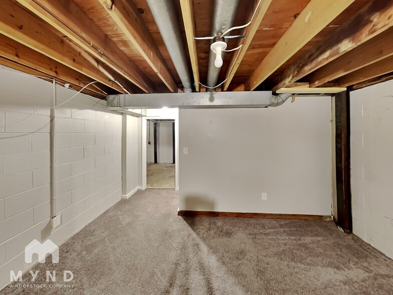 Building Photo - 6372 Birchview Dr S
